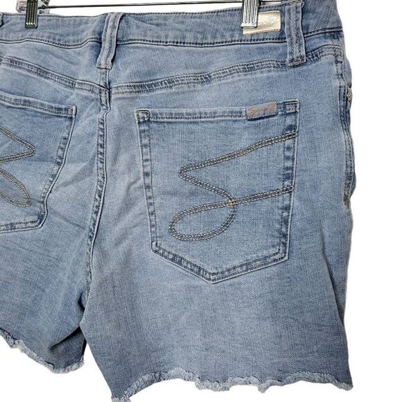 Seven7 Weekend Distressed Fringe Hem Denim Short Size 12 - Picture 8 of 10